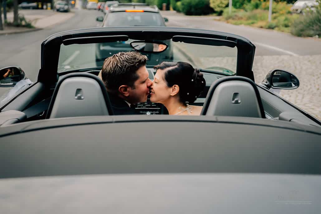 Hochzeitsfotograf Dortmund auch während einer Autofahrt